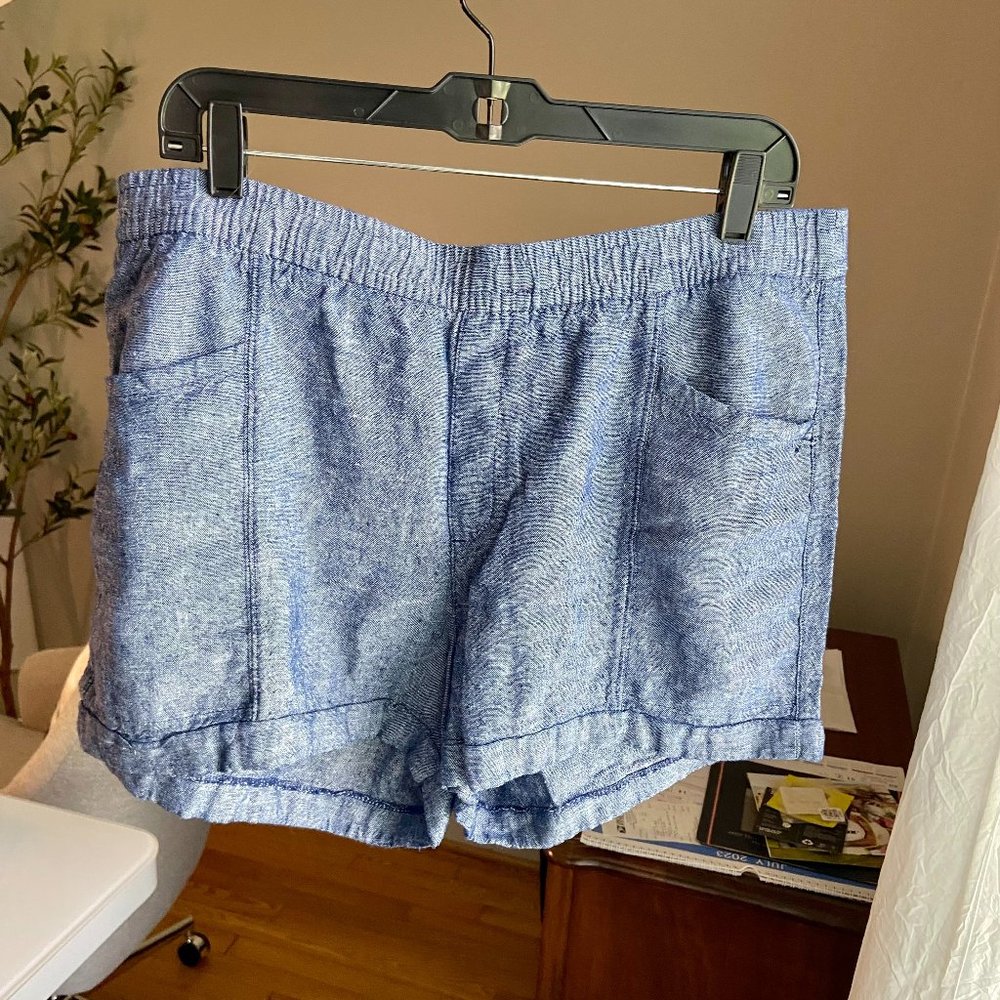 [L] Old Navy High-Waisted Linen-Blend Chambray Shorts in Chambray Blue